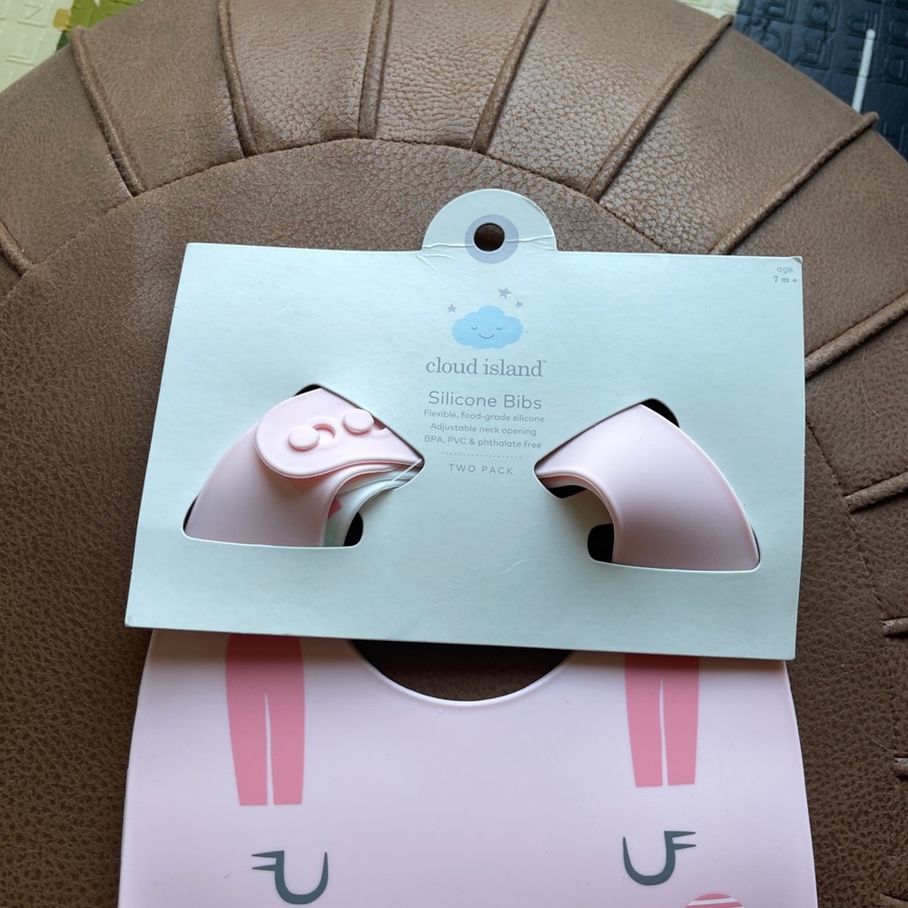 Cloud Island silicon bibs 2-pack - Picture 2 of 7
